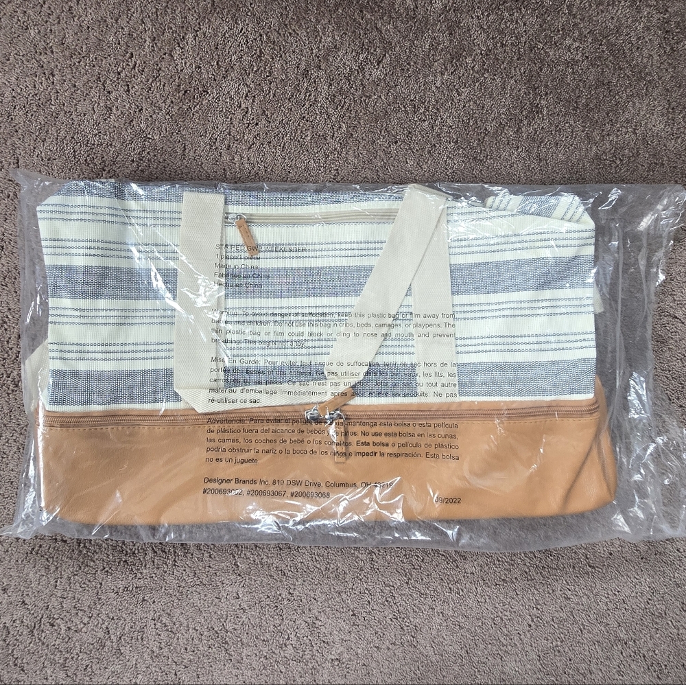DSW Striped Weekender Travel Bag - Picture 4 of 8